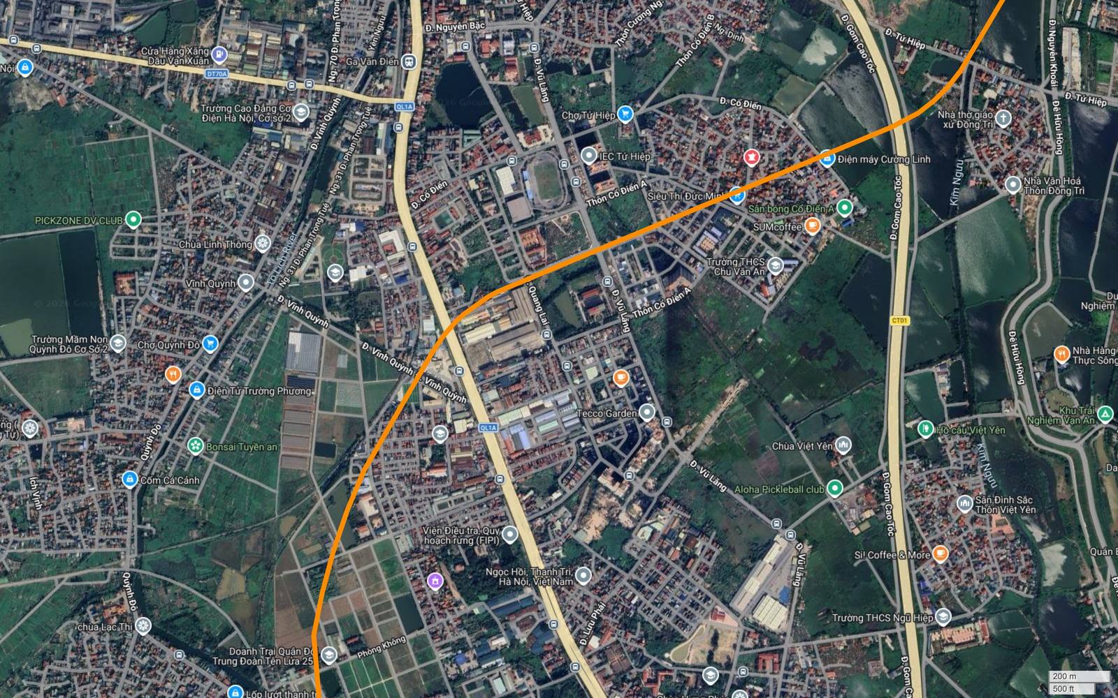 Hành lang metro số 3 Hà Nội cắt Quốc lộ 1A và đường sắt Bắc Nam gần Ga Văn Điển, sông Tô Lịch chảy song song phía tây